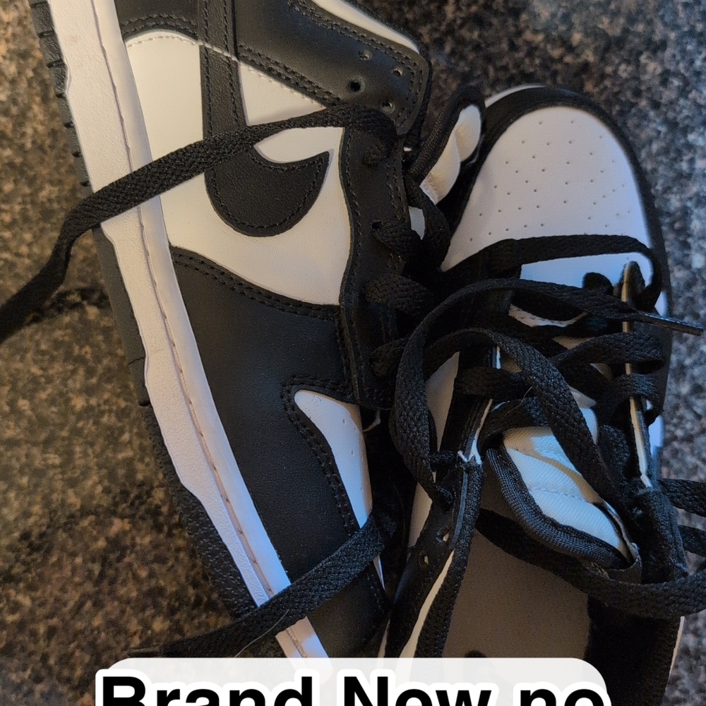 Nike Kids Black & White Low-Top Sneakers